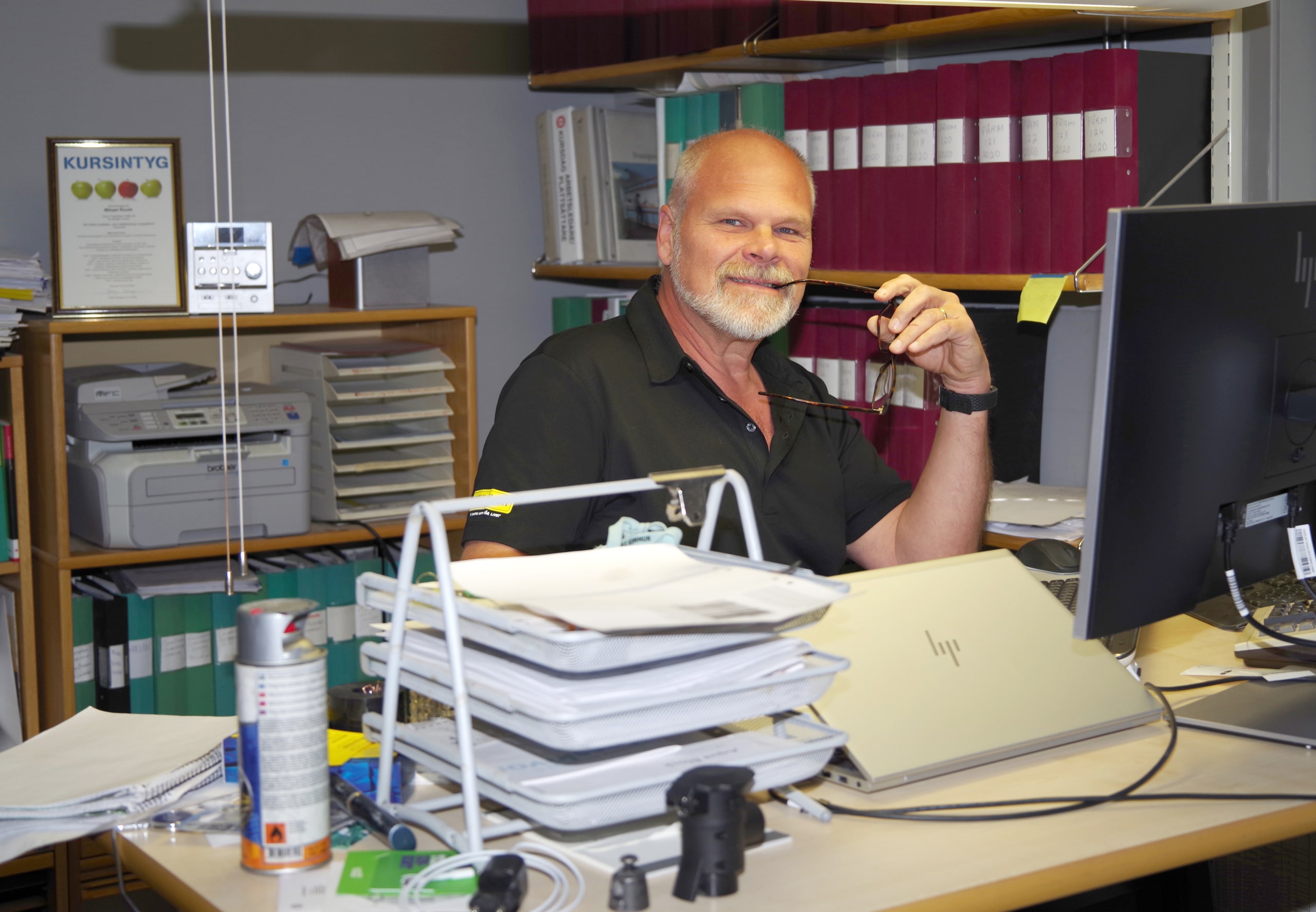 Mikael Roth, projektledare inom måleri, golv, kakel och klinker för Miljönären i Säffle